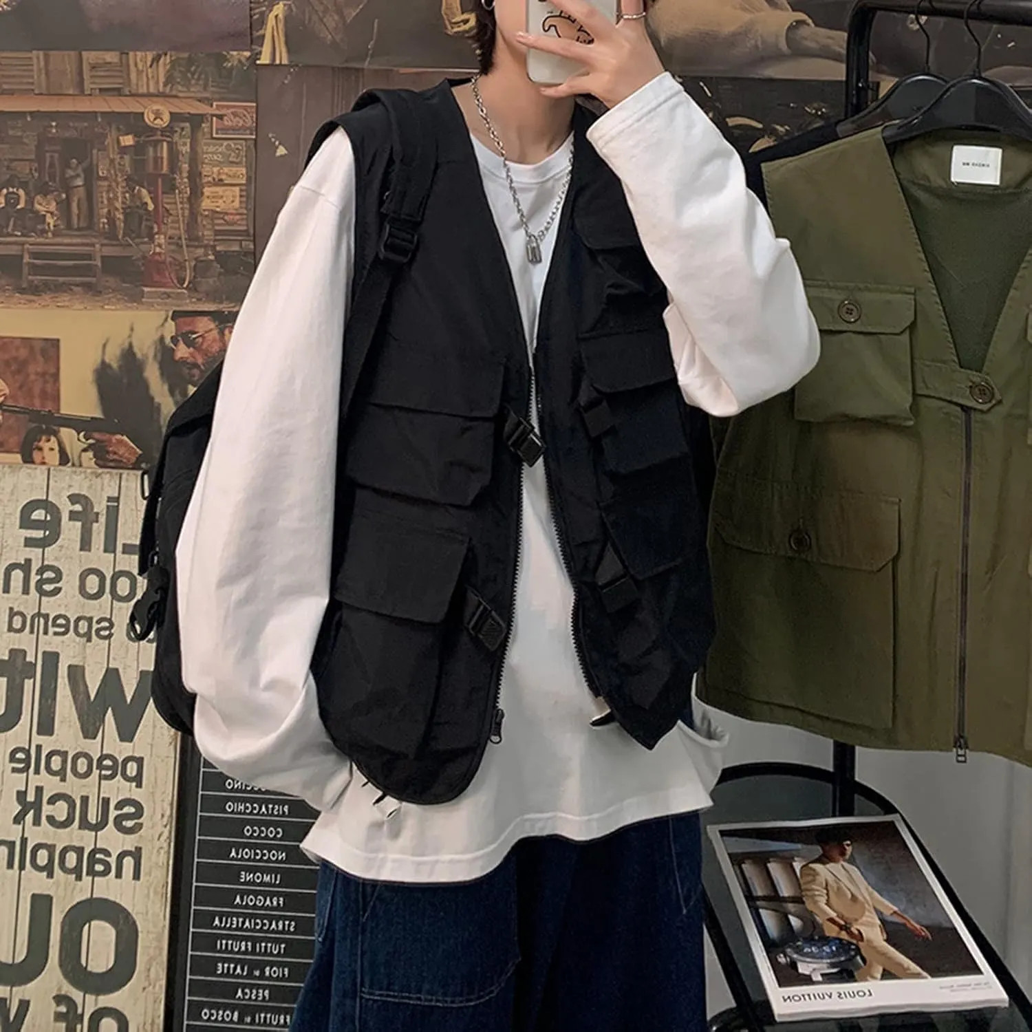 Men's Sleeveless V Neck Cargo Jacket Sport Zip up Streetwear Casual Motorcycle Vest Jacket with Pockets Lightweight