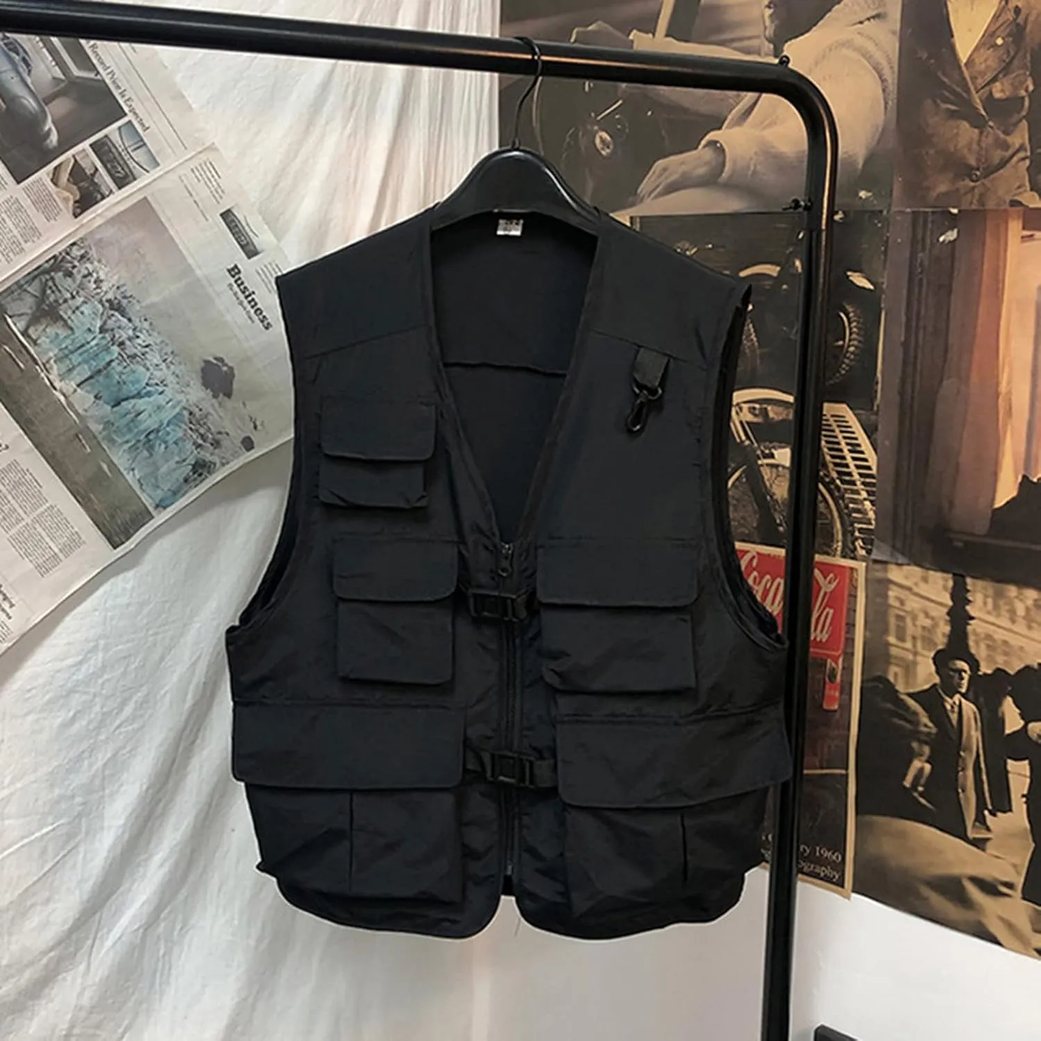 Men's Sleeveless V Neck Cargo Jacket Sport Zip up Streetwear Casual Motorcycle Vest Jacket with Pockets Lightweight