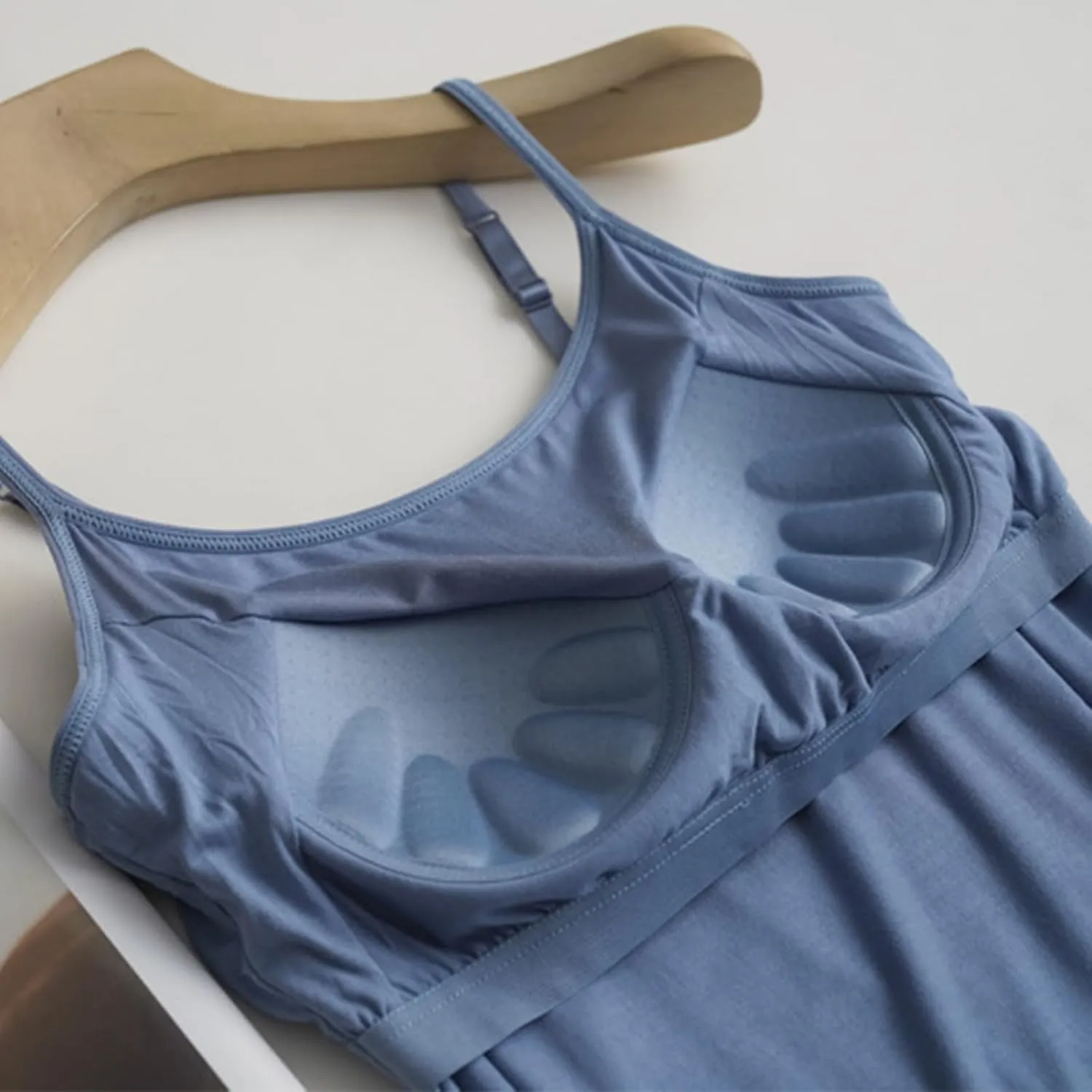 Tank Top Women Athletic Built in Bra Adjustable Spaghetti Strap 2025 Cami Tops Summer Shirts Sleeveless Under Clothes